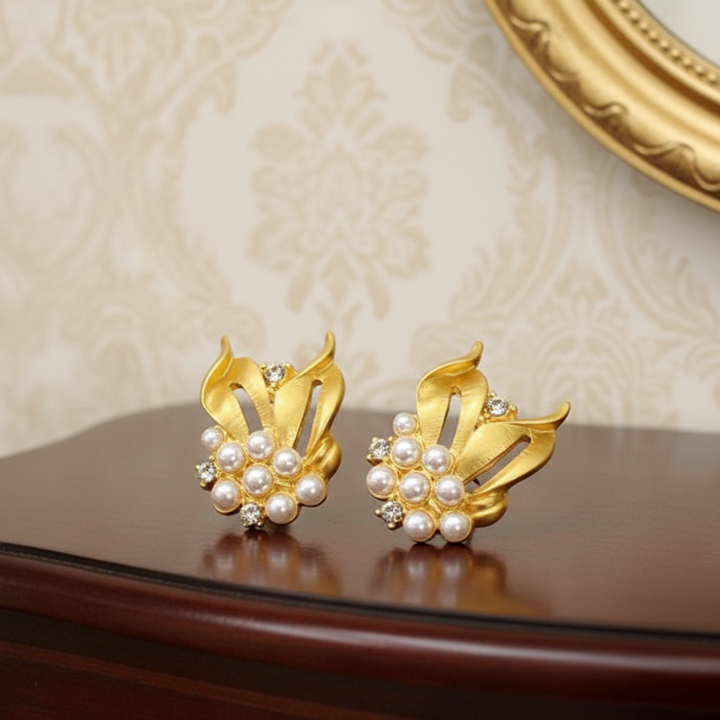 Bridgerton-Inspired Handcraft Regency Era Gold Pearl Stud Earrings Jewelry in Leaf Design