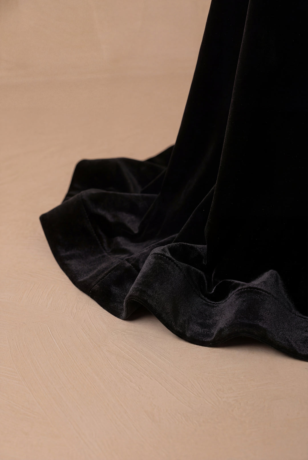 Gothic Black And White Velvet Evening Gown - With Ruffle Plus Size Formal Dress