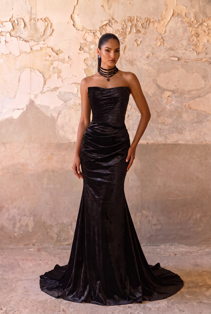 Gothic Black Mermaid Evening Dress with Shawl – Elegant Formal Gown with Strapless – Sparkling Black Evening Gown Plus Size
