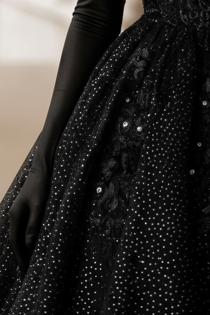 Gothic Schwarzes Hochzeitskleid mit perlenbesetzten Rüschen an den Schultern - Schwarzes Abendkleid mit Pailletten in Übergröße