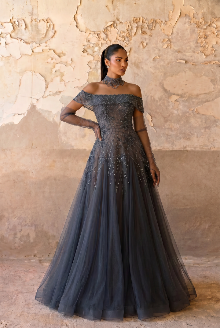 Gothic Anthrazitgraues schulterfreies Tüll-Abendkleid - Hübsches Paillettenkleid mit floralen Details in Übergröße