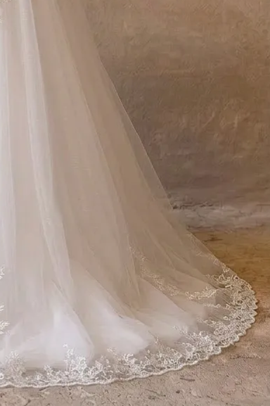 Graceful Allure: Vintage Modest Lace Wedding Dress with Sleeves Plus Size