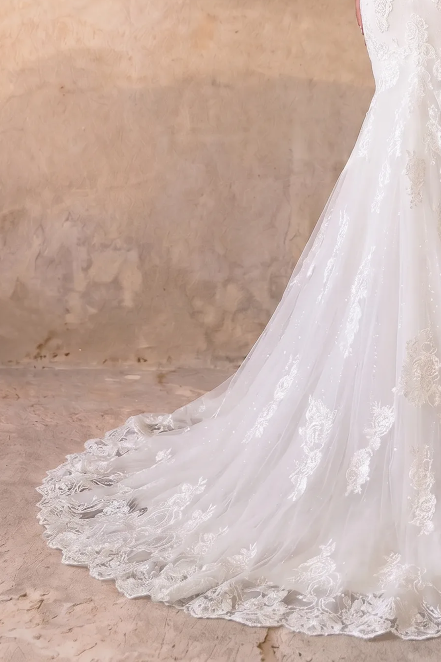 Graceful Elegance: Modest Mermaid Lace Wedding Dress with Short Sleeves Plus Size
