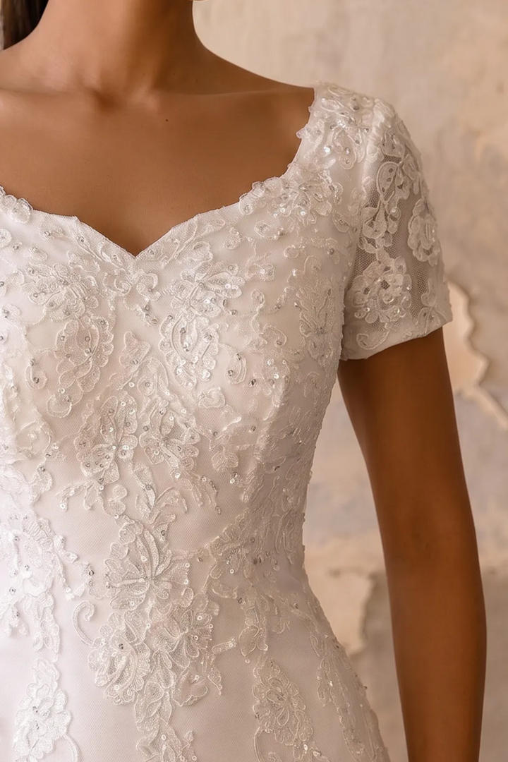 Graceful Elegance: Modest Mermaid Lace Wedding Dress with Short Sleeves Plus Size