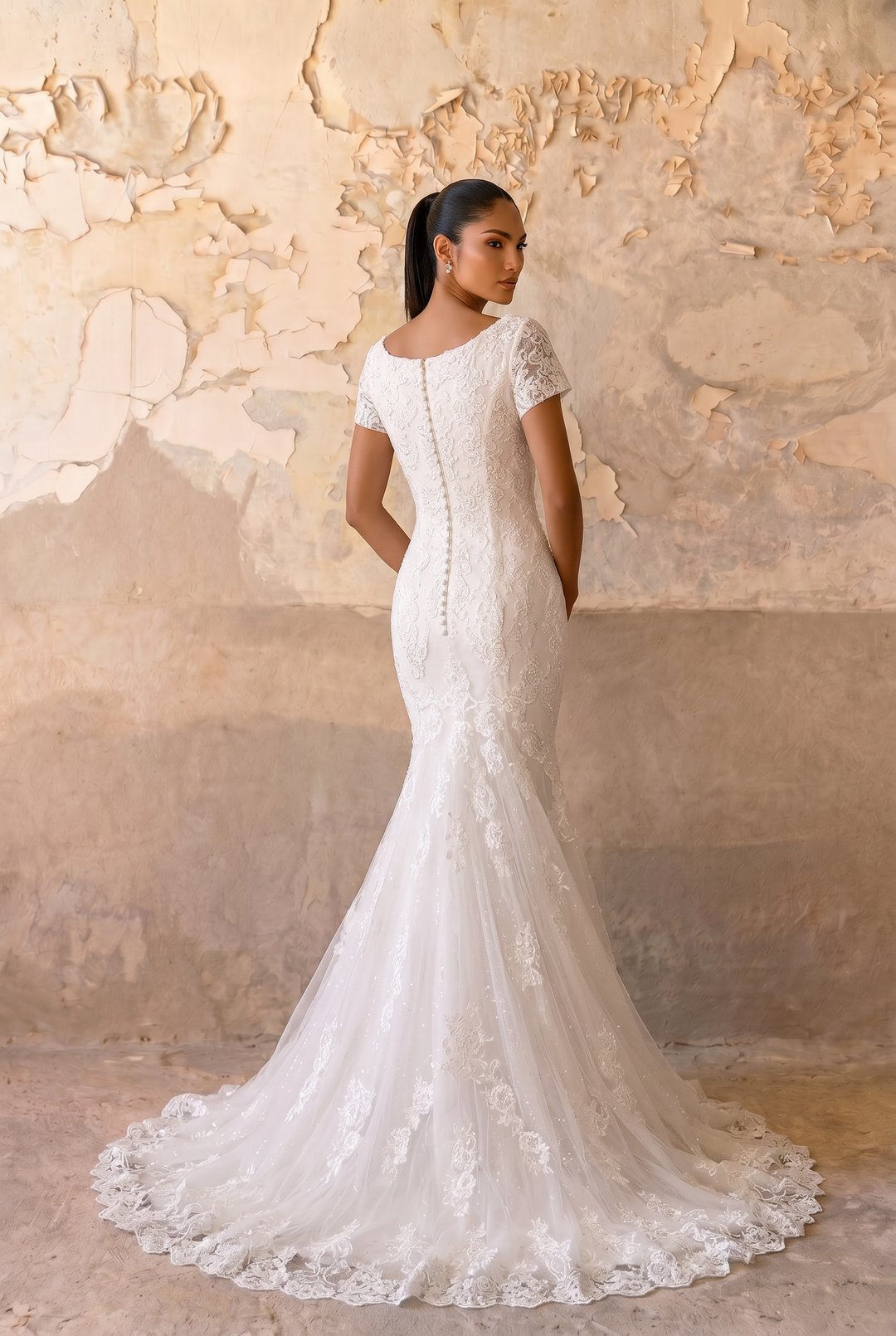 Graceful Elegance: Modest Mermaid Lace Wedding Dress with Short Sleeves Plus Size