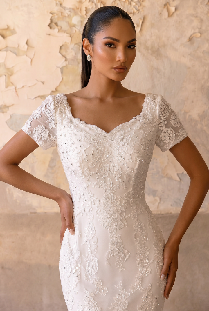 Graceful Elegance: Modest Mermaid Lace Wedding Dress with Short Sleeves Plus Size