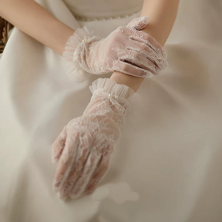 Elegant Bridal Lace Gloves with Pearl Embellishments – Luxurious Evening Wedding Gloves