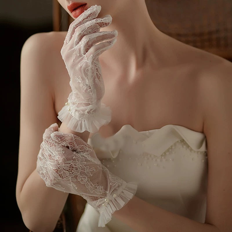 Elegant Bridal Lace Gloves with Pearl Embellishments – Luxurious Evening Wedding Gloves