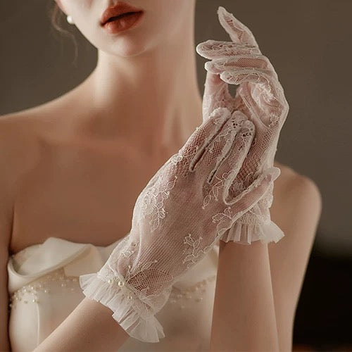 Elegant Bridal Lace Gloves with Pearl Embellishments – Luxurious Evening Wedding Gloves