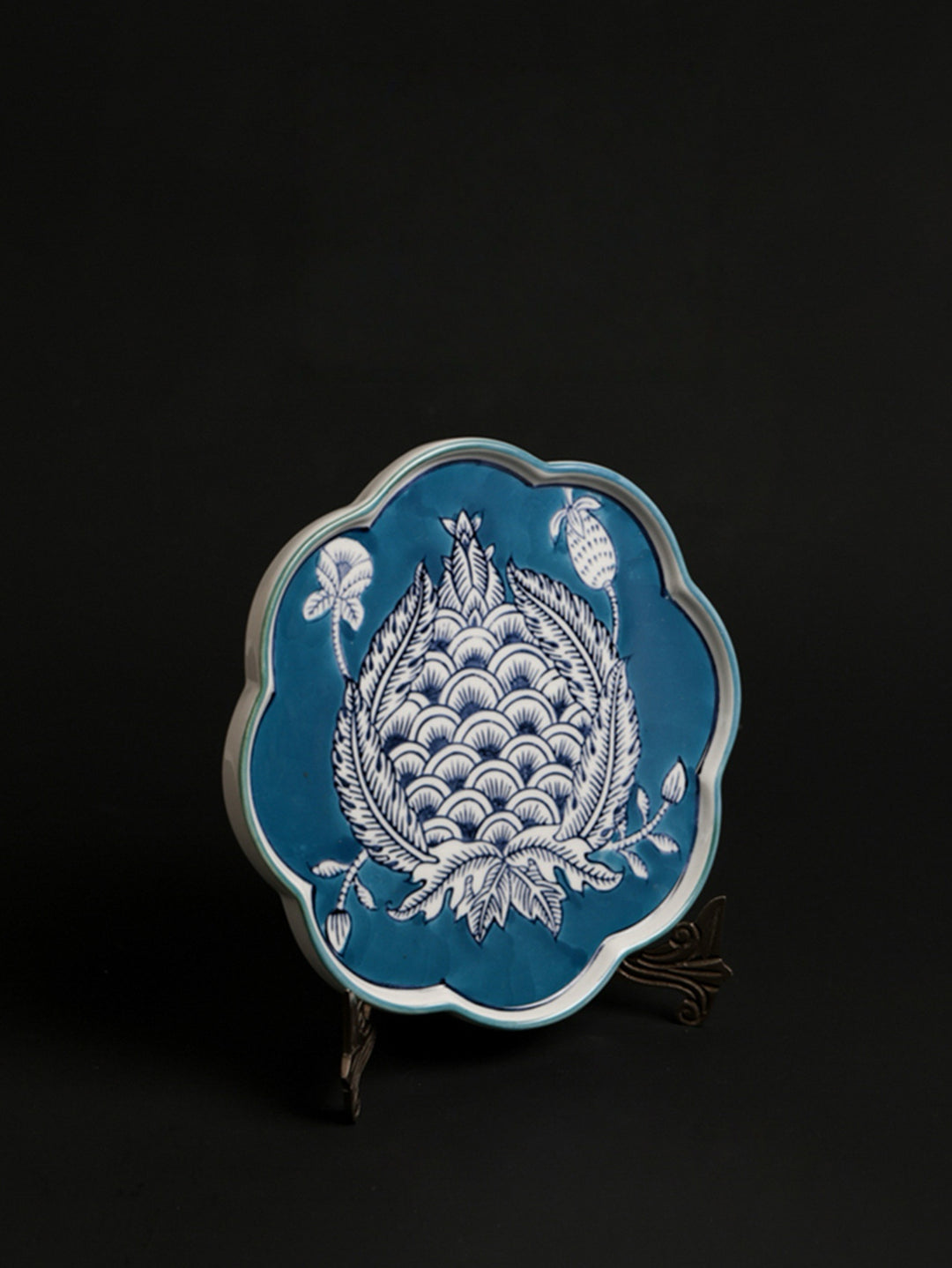Vintage-Inspired Mandarin Handmade Blue and White Porcelain Plate with Brass Stand