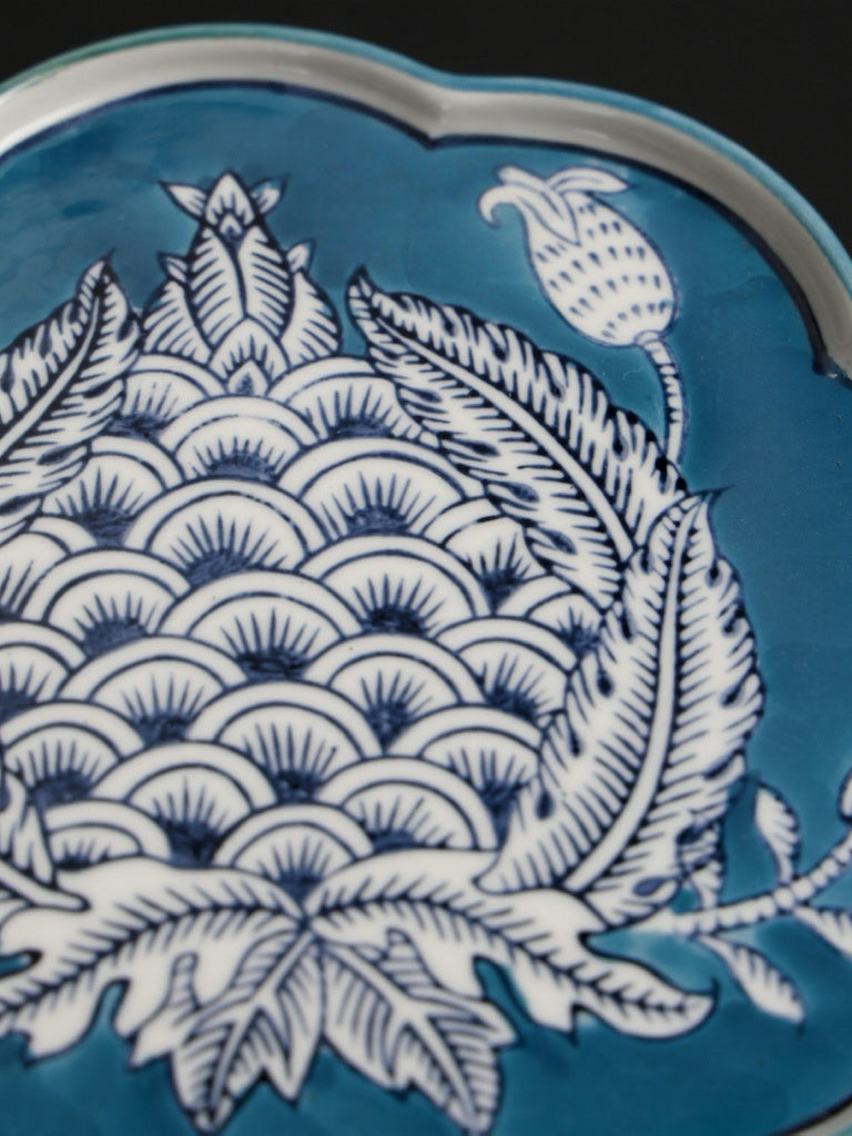 Vintage-Inspired Mandarin Handmade Blue and White Porcelain Plate with Brass Stand
