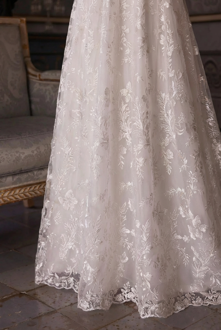 Bridgerton Daphne White Regency Era Dress with Floral Embroidered Train - Custom Regency Gown with Puff Sleeves Plus Size