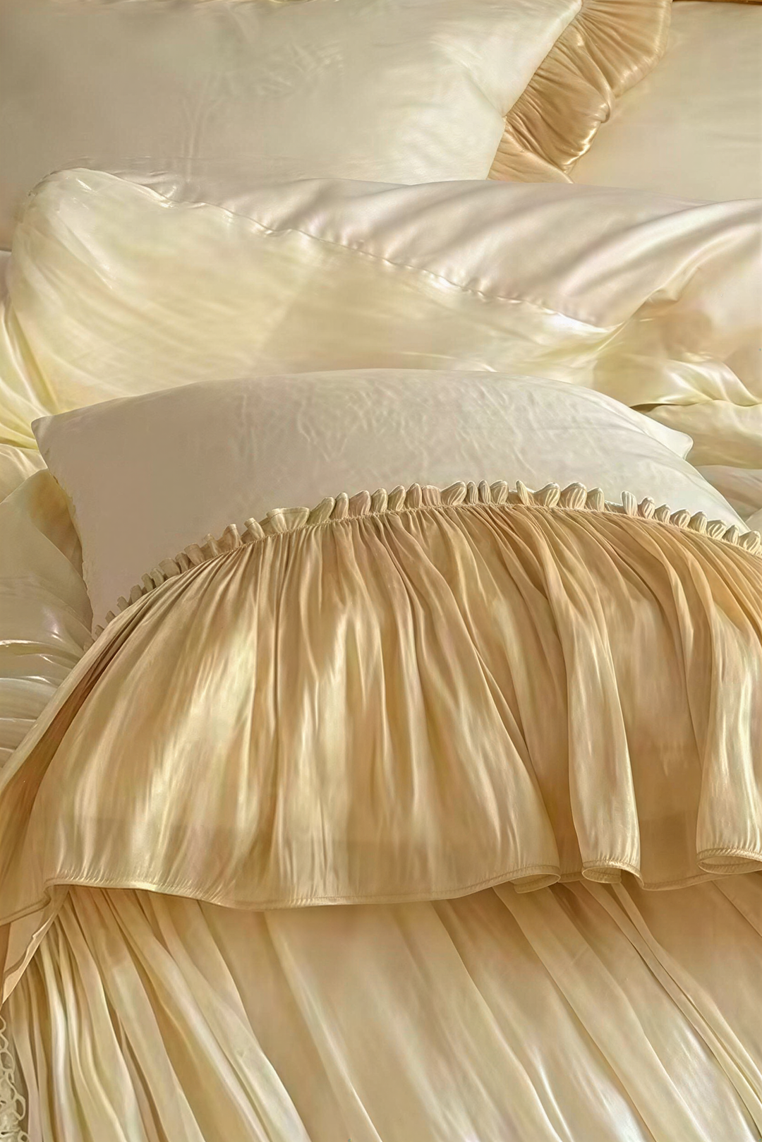 The 'Golden Manor' Golden Yellow Pure Cotton Bedding Set