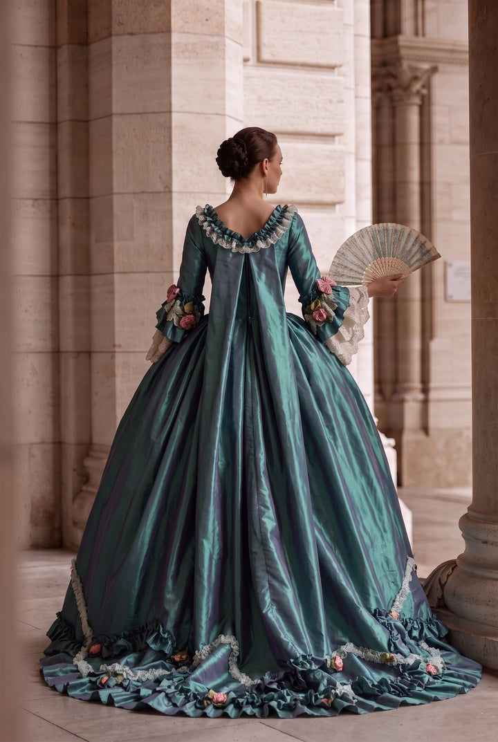 LUXURY ANTIQUE BAROQUE STYLE EMERALD SATIN EVENING DRESS WITH FLORAL LONG SLEEVES - 1800 BALL GOWN