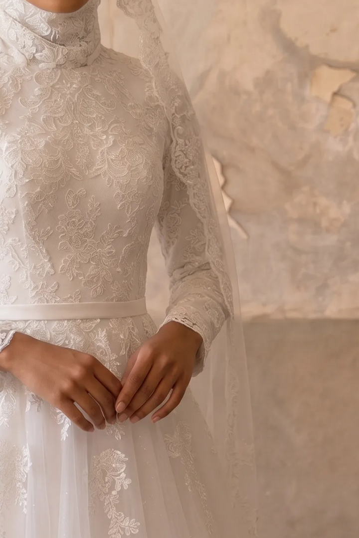 Luxury Modest Lace Wedding Dress with High Neck, Long Sleeves and A-Line Tulle Skirt – Elegant Muslim Bridal Gown Plus Size