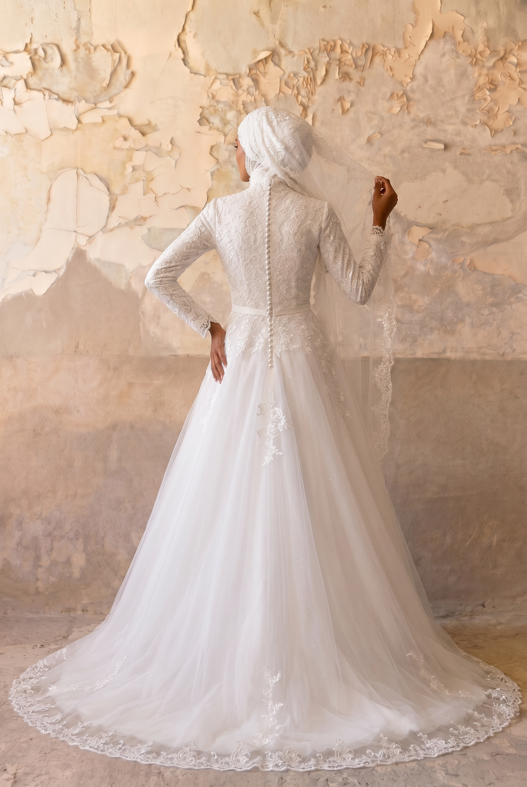 Luxury Modest Lace Wedding Dress with High Neck, Long Sleeves and A-Line Tulle Skirt – Elegant Muslim Bridal Gown Plus Size