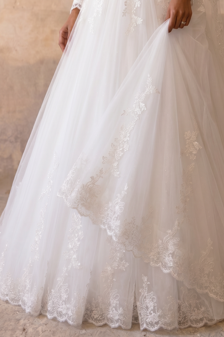 Luxury Modest Lace Wedding Dress with High Neck, Long Sleeves and A-Line Tulle Skirt – Elegant Muslim Bridal Gown Plus Size