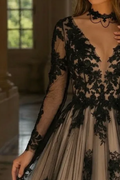 Plus Size Gothic Vintage Black Embroidery A-Line Wedding Dress with Nude Beaded Appliques