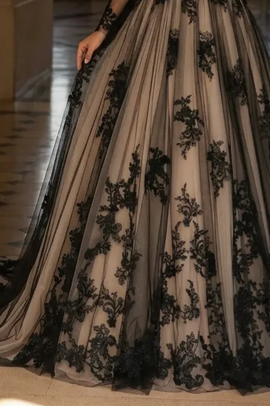 Plus Size Gothic Vintage Black Embroidery A-Line Wedding Dress with Nude Beaded Appliques
