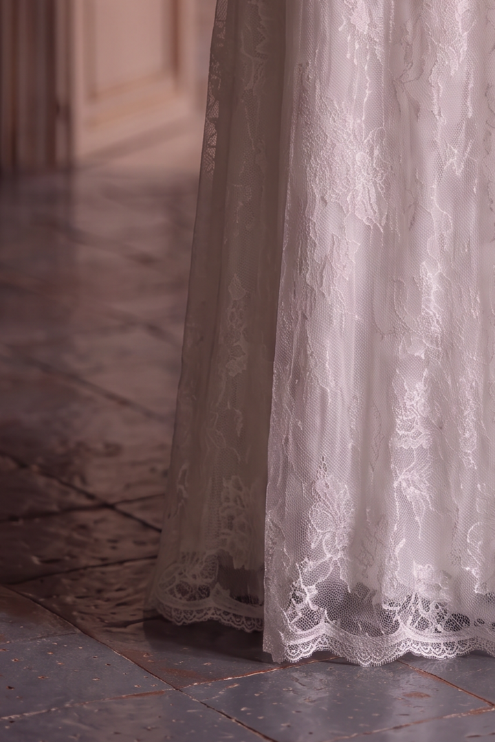 Regency Era White Empire Waist Lace Gown with Puff Sleeves and Embroidered Tulle Train – Bridgerton Inspired Wedding Dress Plus Size