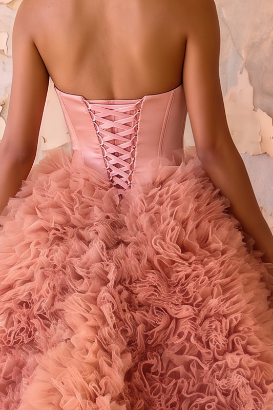 Rosa Tüll-Ballkleid und Tüll-Partykleid – trägerloses Abendkleid mit Korsettrücken in Übergröße 