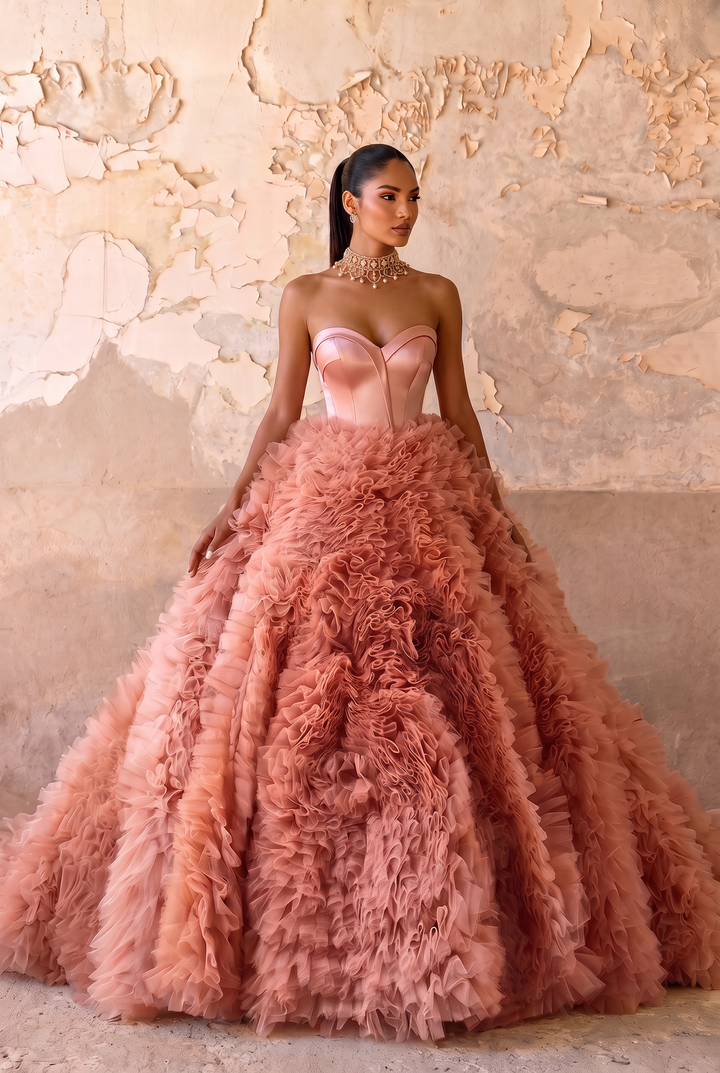 Rosa Tüll-Ballkleid und Tüll-Partykleid – trägerloses Abendkleid mit Korsettrücken in Übergröße 