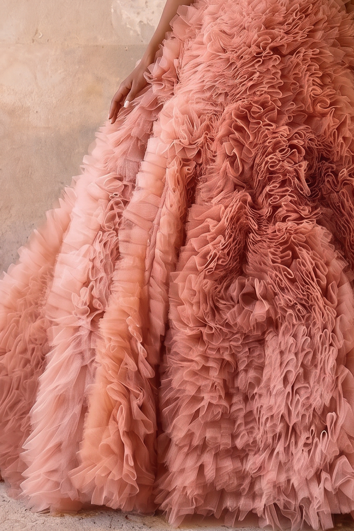 Rosa Tüll-Ballkleid und Tüll-Partykleid – trägerloses Abendkleid mit Korsettrücken in Übergröße 