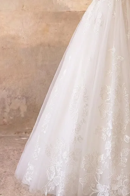 Timeless Minimalism: Modest Long Sleeves Wedding Dress with Lace Skirt