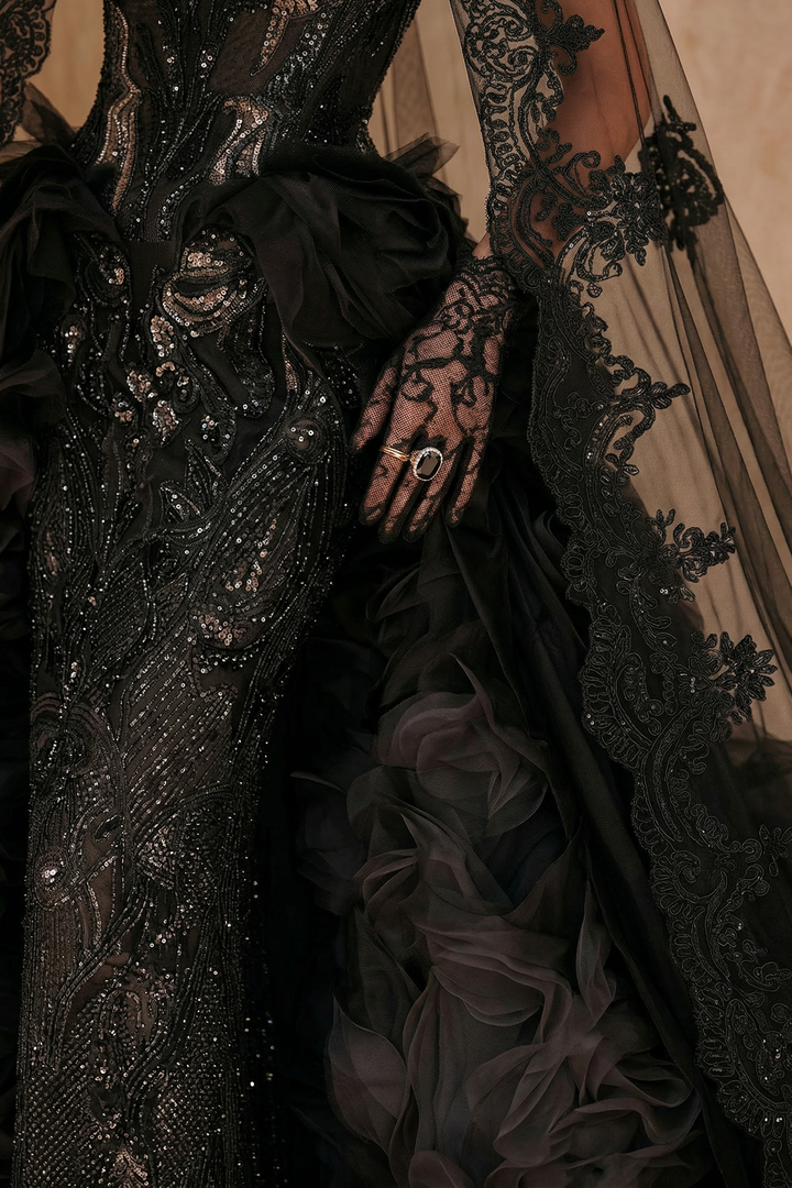 Unconventional Black Gothic Lace Tulle Embroidery Wedding Dress – Strapless Corset Luxury Bridal Gown Plus Size