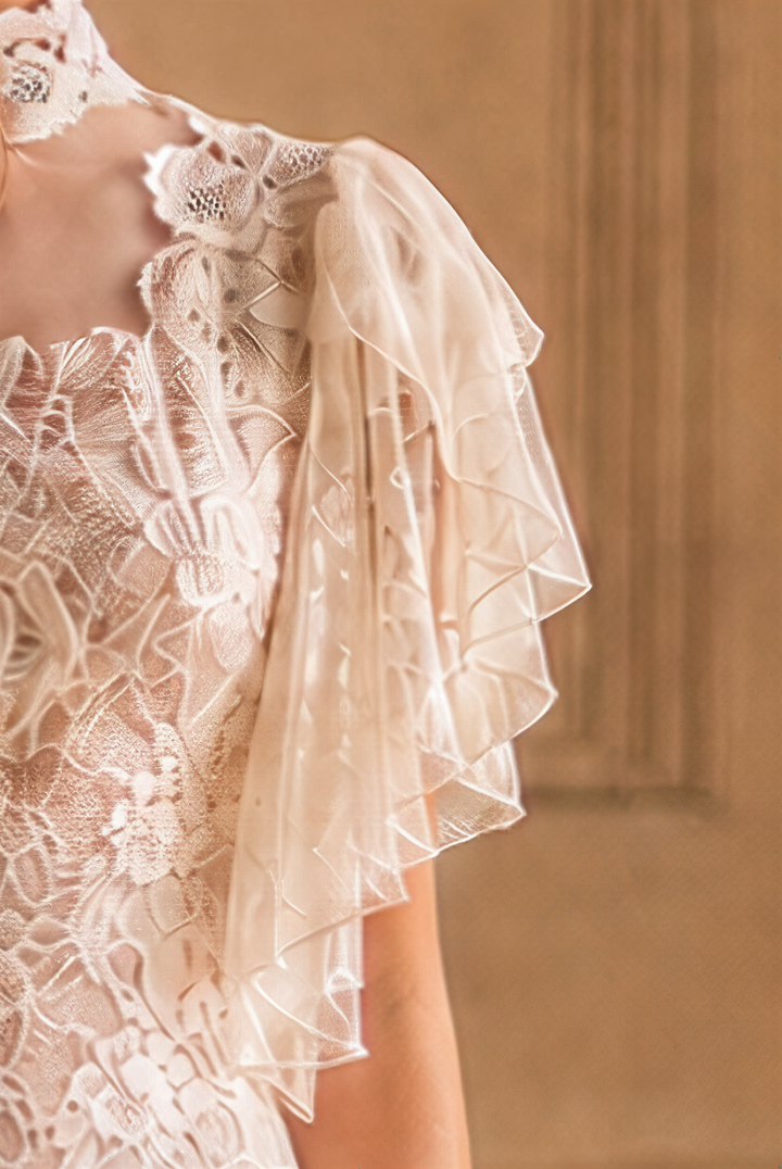 Vintage Lace Wedding Dress – 1920s Gatsby Ivory High Neck Flutter Sleeve Bridal Gown with Layered Skirt Plus Size