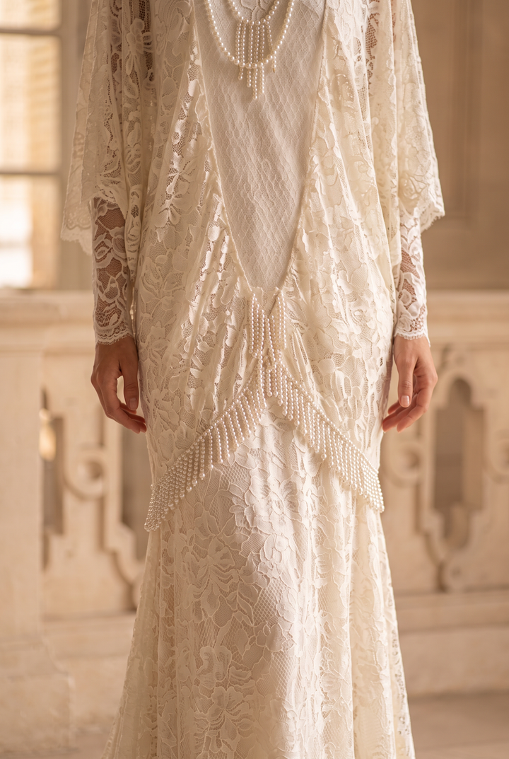 1920s Gatsby Vintage Lace Wedding Dress – Gatsby High Neck Long Sleeve Bridal Gown with Pearl Details and Lace Train Plus Size