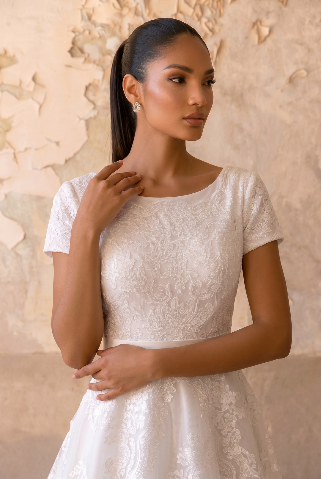 Vintage Lace Ready-to-Wear Modest Lace Wedding Dress with Short Sleeves Plus Size