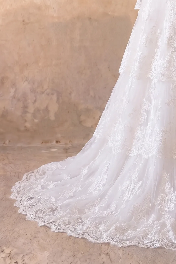 Vintage Lace Ready-to-Wear Modest Lace Wedding Dress with Short Sleeves Plus Size