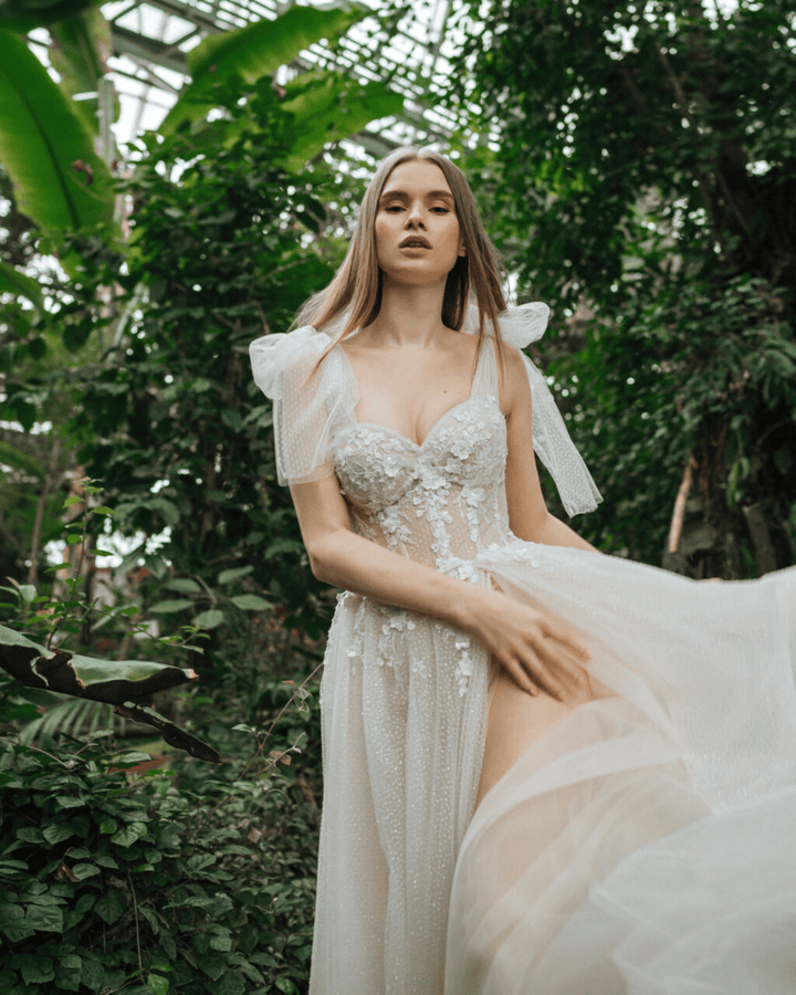 Aline Wedding Dress with High Slit - Sweetheart Neckline Wedding Dress with Floral Corset and Tulle Skirt Plus Size - MELINA - WonderlandByLilian