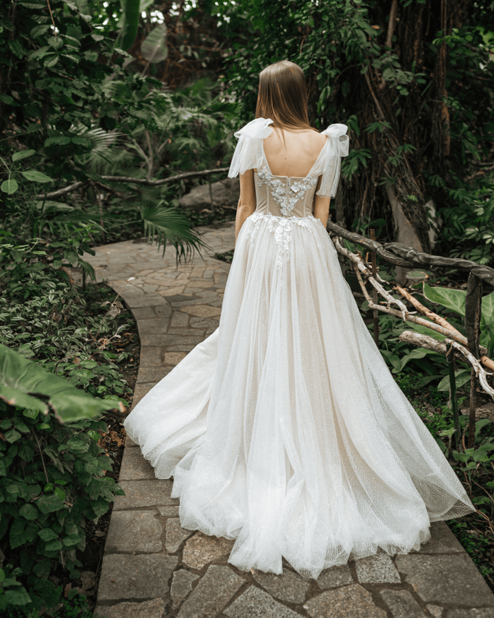 Aline Wedding Dress with High Slit - Sweetheart Neckline Wedding Dress with Floral Corset and Tulle Skirt Plus Size - MELINA - WonderlandByLilian