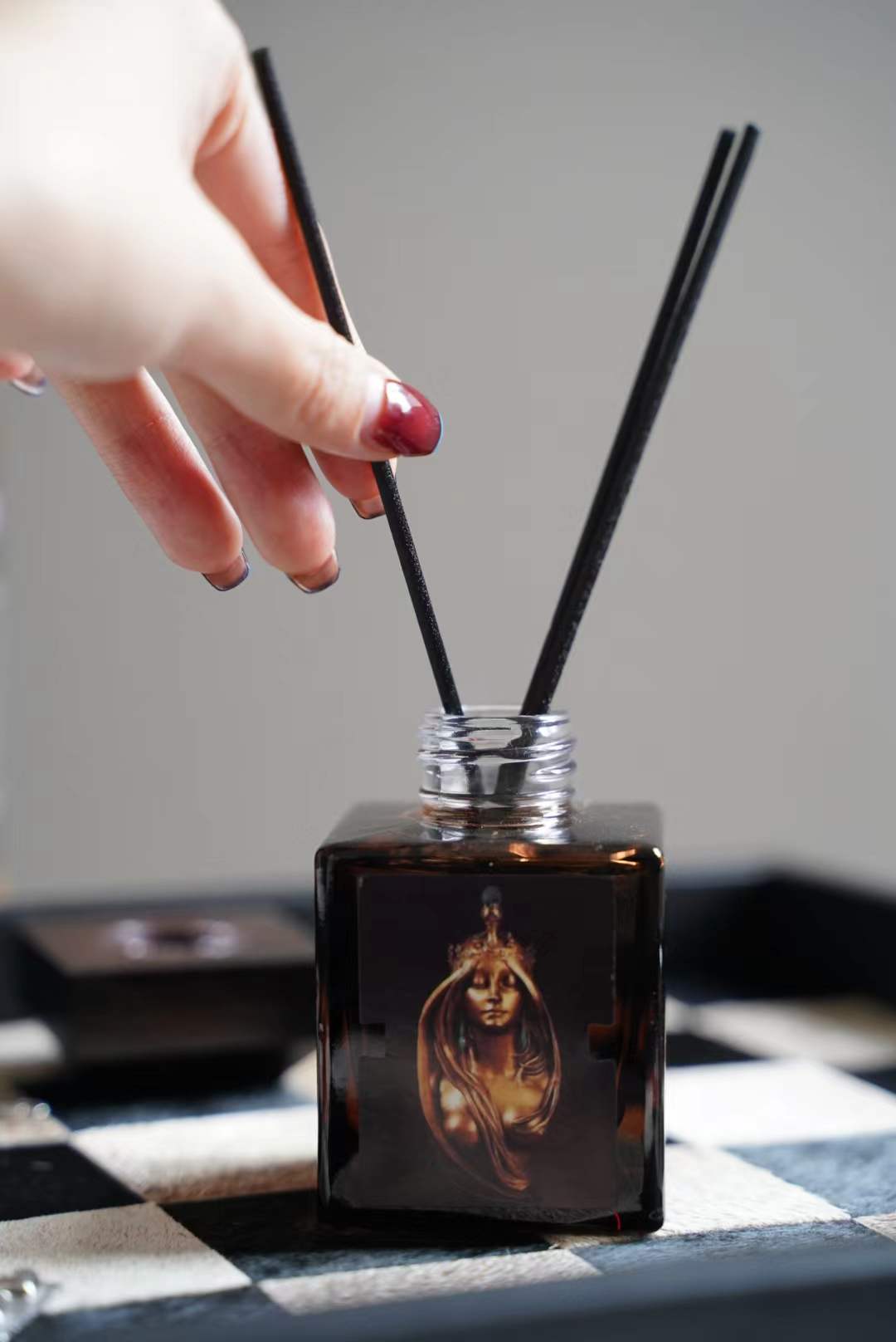 Art Deco Egyptian Limited Nile Reed Diffuser with Fresh Herb in Handmade Murano Glass Bottle - WonderlandByLilian