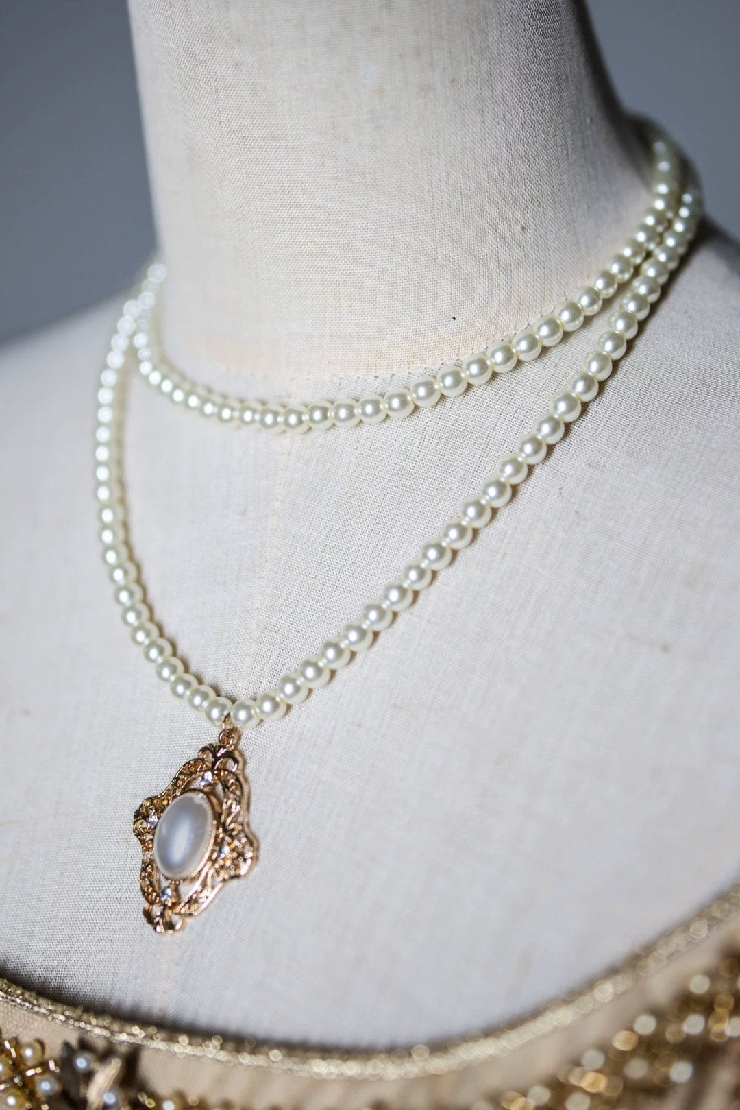 Bridgerton - Inspired Handmade Regency Era Pearl Pendant Necklace Jewelry - WonderlandByLilian
