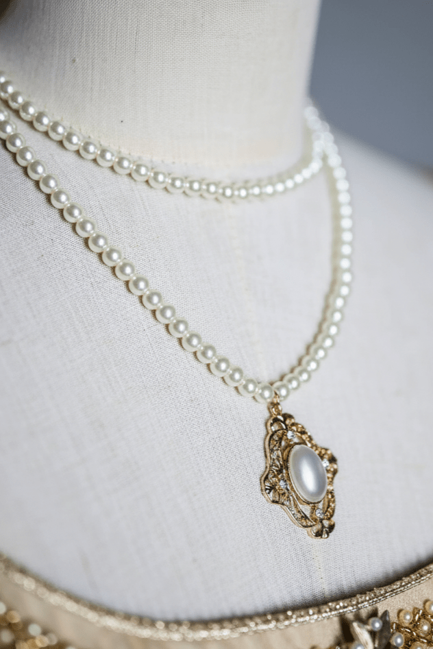 Bridgerton - Inspired Handmade Regency Era Pearl Pendant Necklace Jewelry - WonderlandByLilian