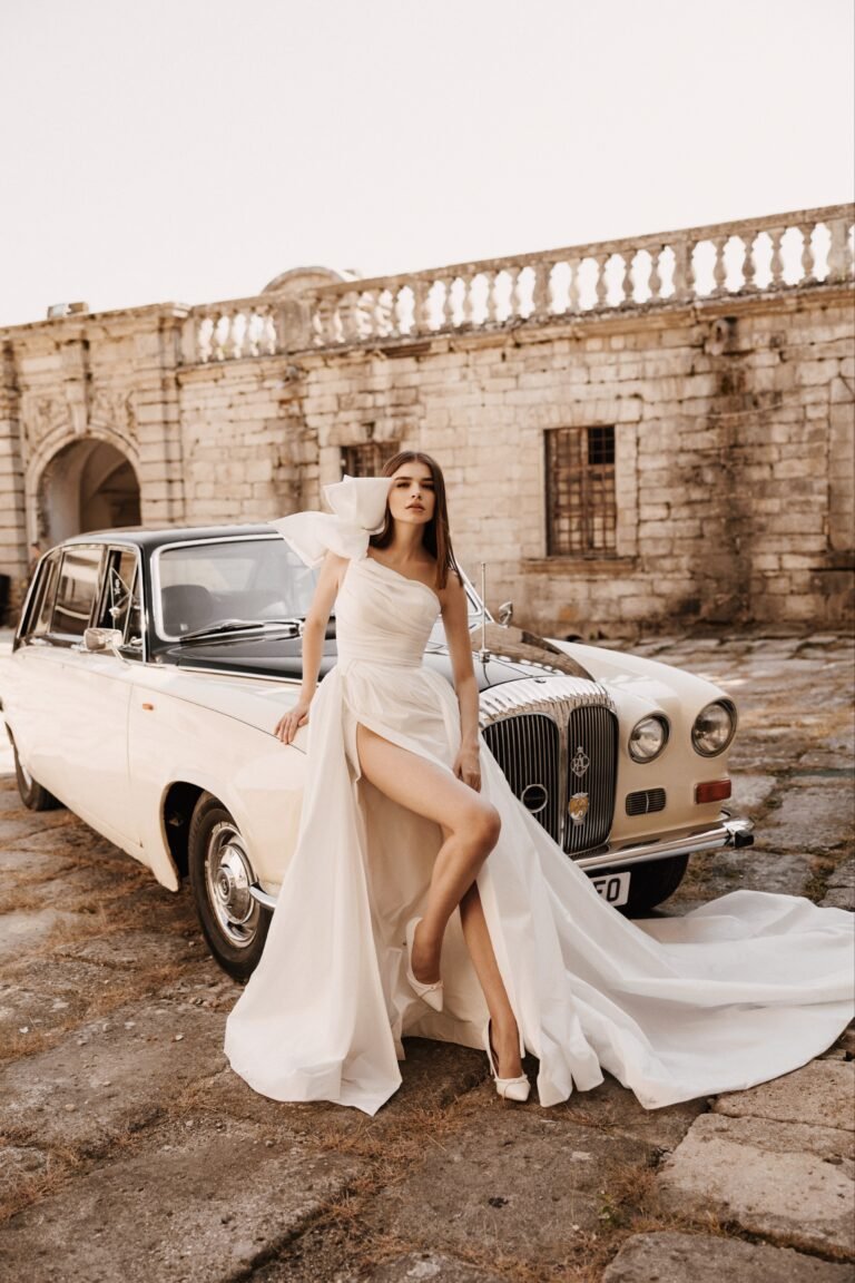 Chic A-Line Taffeta Wedding Dress with Voluminous Single Sleeve and Daring Skirt Slit Plus Size - Agata Size 18w Chic A-Line Taffeta Wedding Dress with Voluminous Single Sleeve and Daring Skirt Slit Plus Size - Agata Size 18w