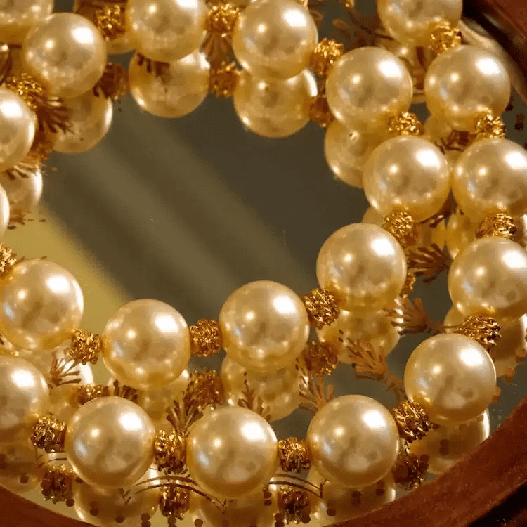 Courtly Dreams – Handmade Vintage Pearl Necklace – Buckingham Palace - WonderlandByLilian