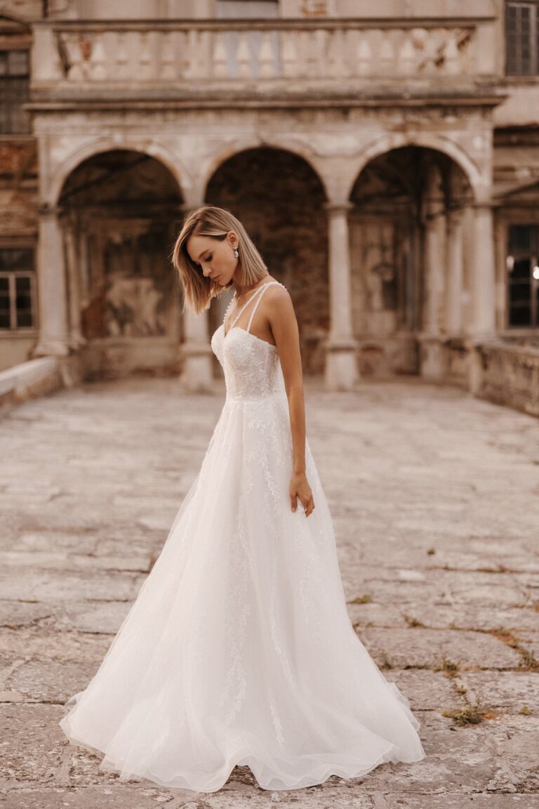 Elegant A-Line Wedding Dress with Heart-Shaped Corset and Sequin Details Plus Size - BRIDGET Elegant A-Line Wedding Dress with Heart-Shaped Corset and Sequin Details Plus Size - BRIDGET