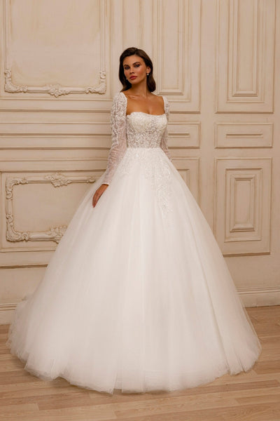 Elegant Ball Gown Wedding Dress with Lace Appliqués and Sweetheart Neckline Plus Size - WonderlandByLilian