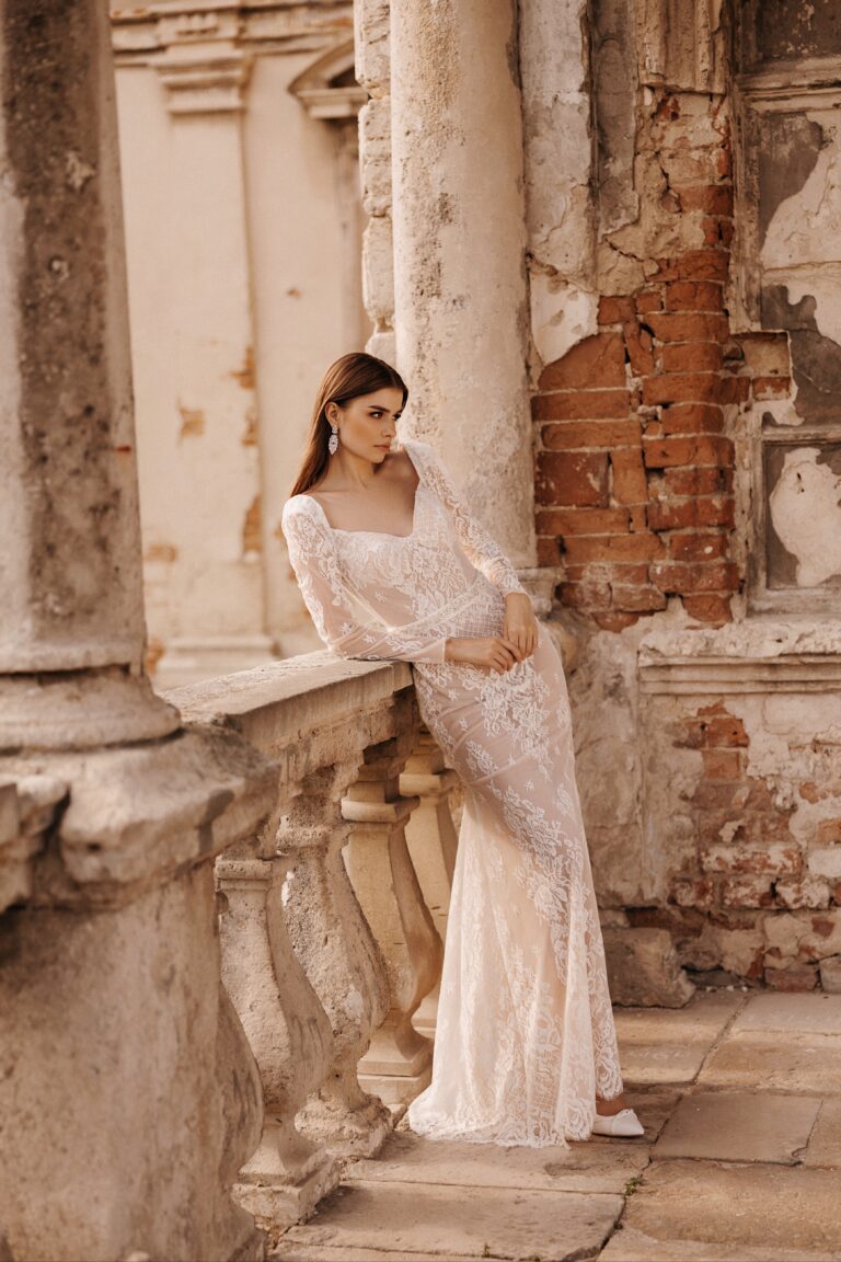 lace bride dress Luxury Long-Sleeve Off-Shoulder Wedding with Cascading Train Plus Size Size 8 Fully lined skirt Elegant Long White Straps Sleeveless