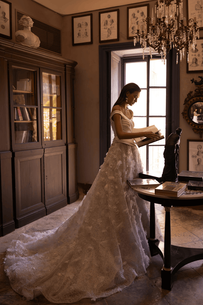 Elegant Off-Shoulder Floral Lace Wedding Gown - A-Line Wedding Dress with Sleeveless Plus Size - WonderlandByLilian