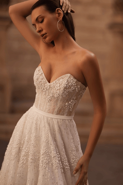 Elegant Wedding Dress with Floral Embellishments and Glitter Dress - Sweetheart Neckline Wedding Gown Plus Size - WonderlandByLilian