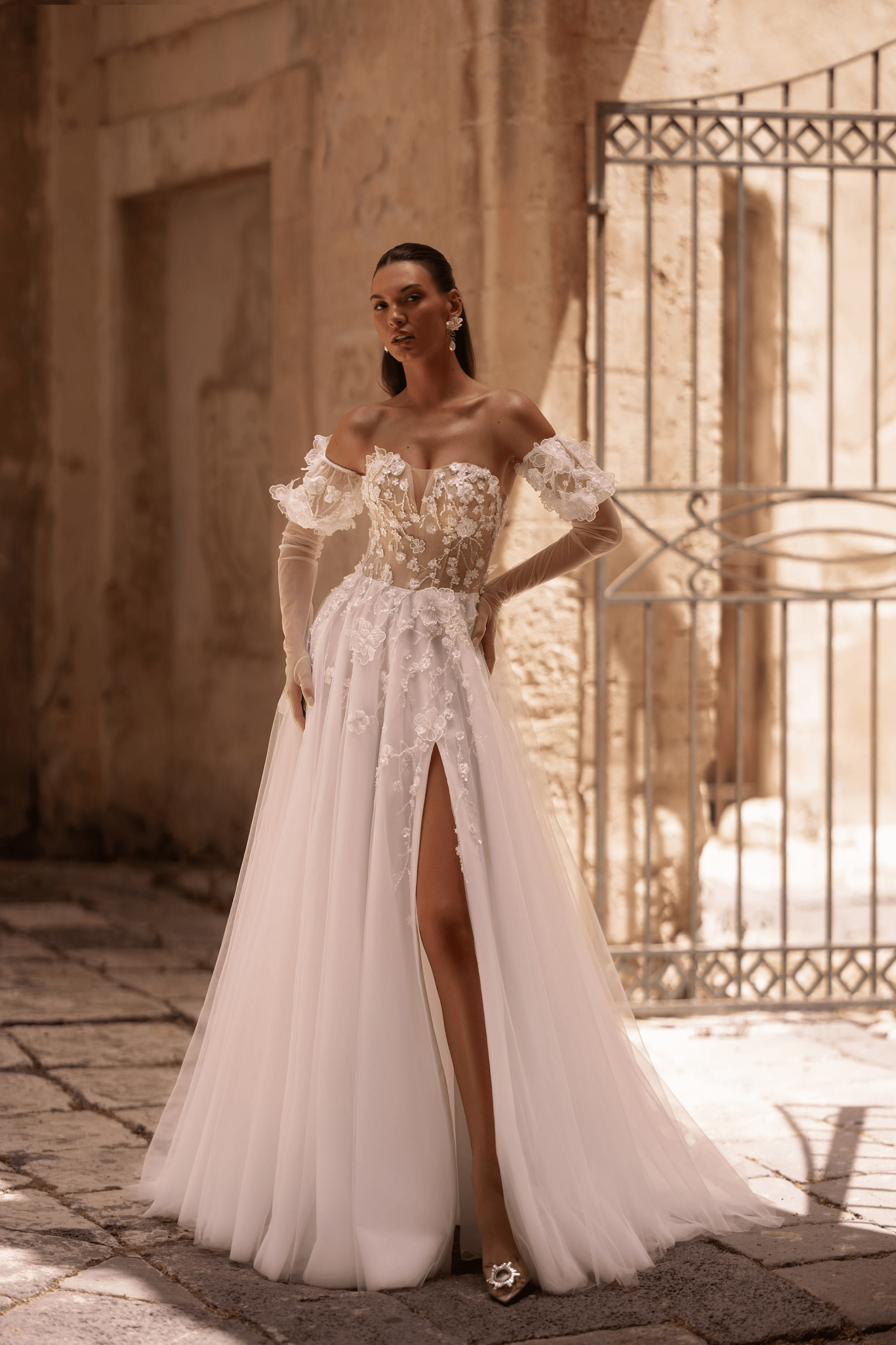 Floral Wedding Dress with High Slit and Off-Shoulder Wedding Dress with LacePlus Size Floral Wedding Dress with High Slit and Off-Shoulder Wedding Dress with LacePlus Size