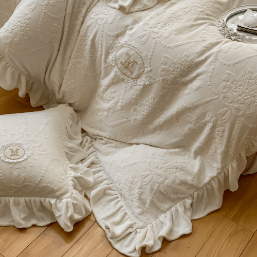 French Palace Velvet Bedding Set - WonderlandByLilian