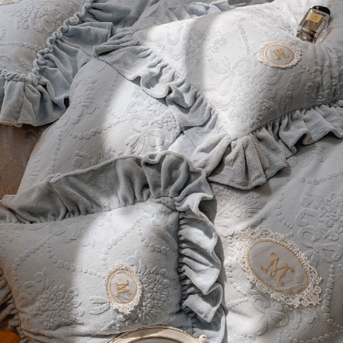 French Palace Velvet Bedding Set - WonderlandByLilian