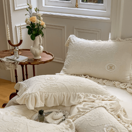 French Palace Velvet Bedding Set - WonderlandByLilian