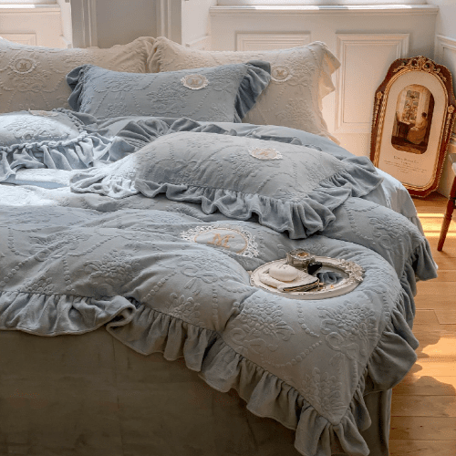 French Palace Velvet Bedding Set - WonderlandByLilian